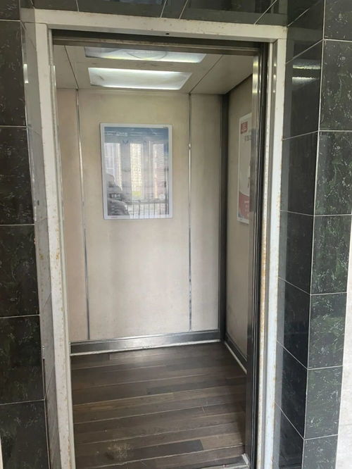 二十年老电梯成‘定时炸弹’，资金充裕为何换新难？